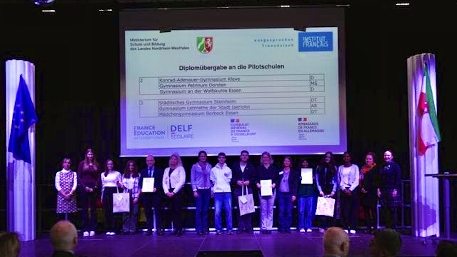 Städtisches Gymnasium Steinheim von Frau Dorothee Feller, Bildungsministerin des Landes NRW, ausgezeichnet – großer Erfolg für das Fach Französisch