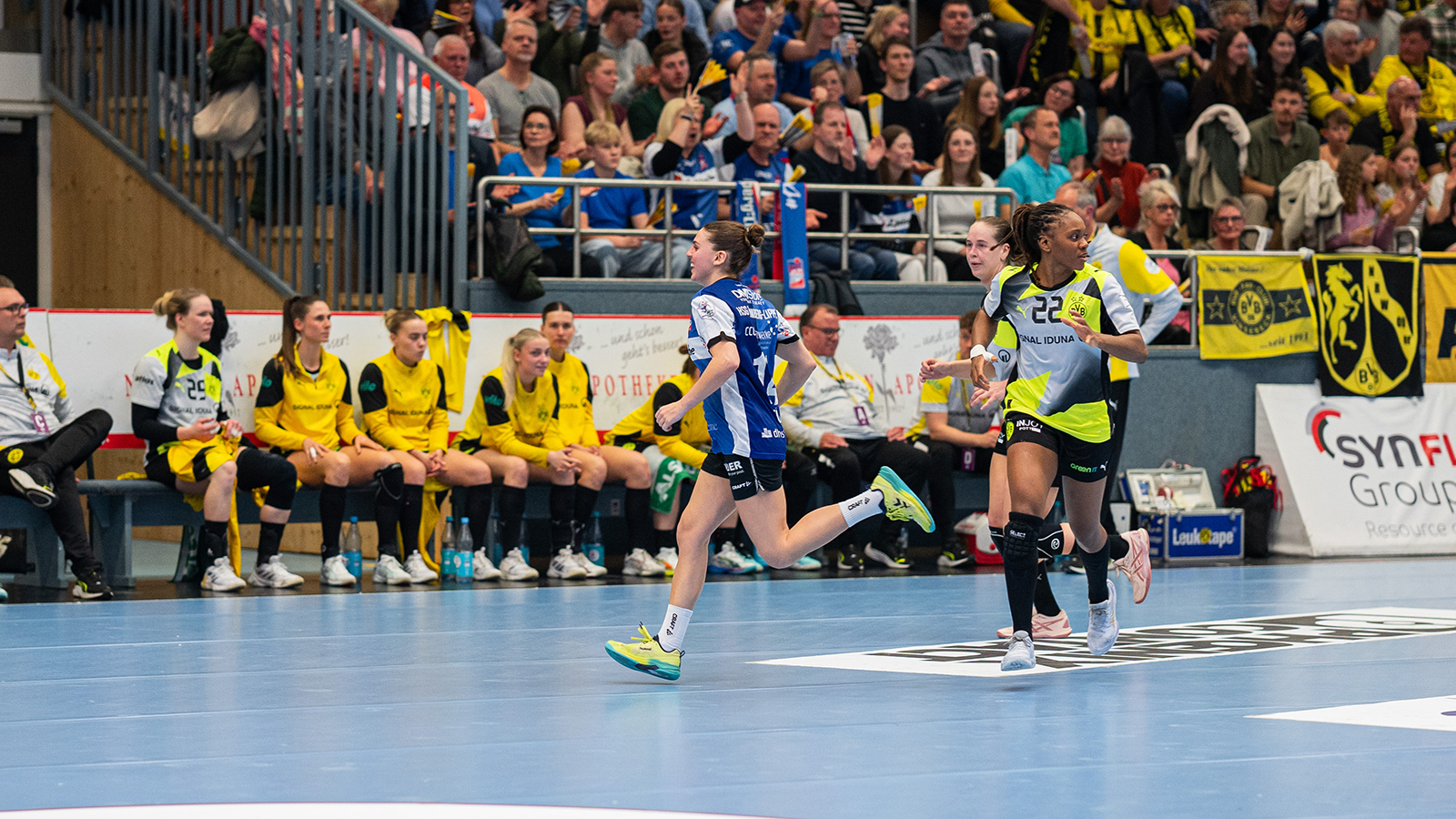 HSG Blomberg-Lippe besiegt Dortmund 33:31: Spitzenspiel an der 